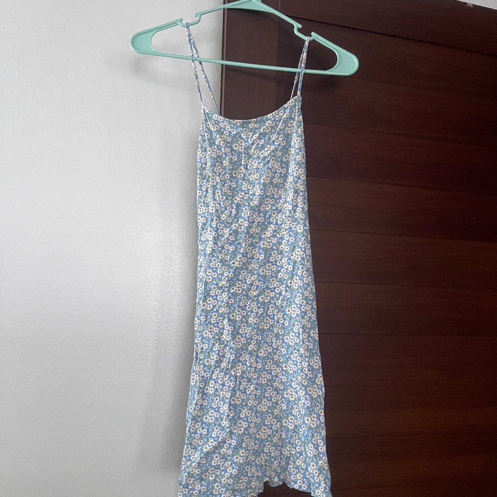 Forever 21 Open back flower dress